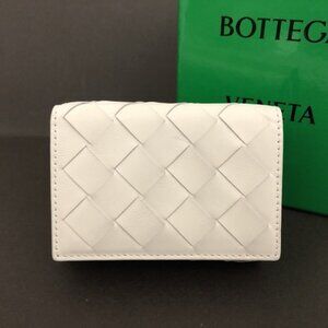 Bottega Veneta Maxi Intrecciato Lambskin Trifold Wallet Bicolor/8BJ0319